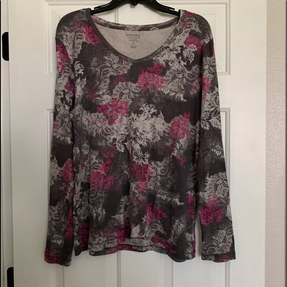 New w/out tags; long sleeve tee magenta print